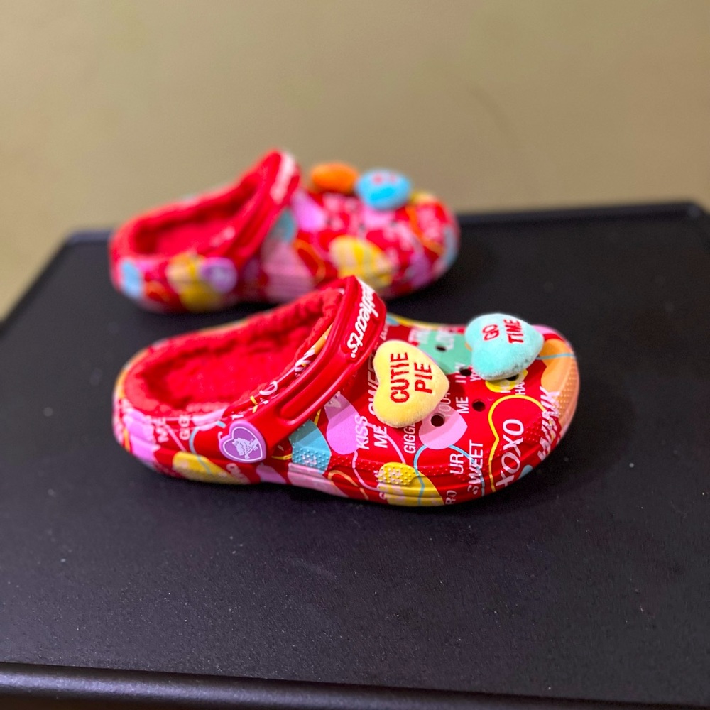 Kids sweetheart Crocs! Size 3